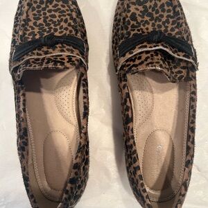 Lands end size 8 animal print loafer
